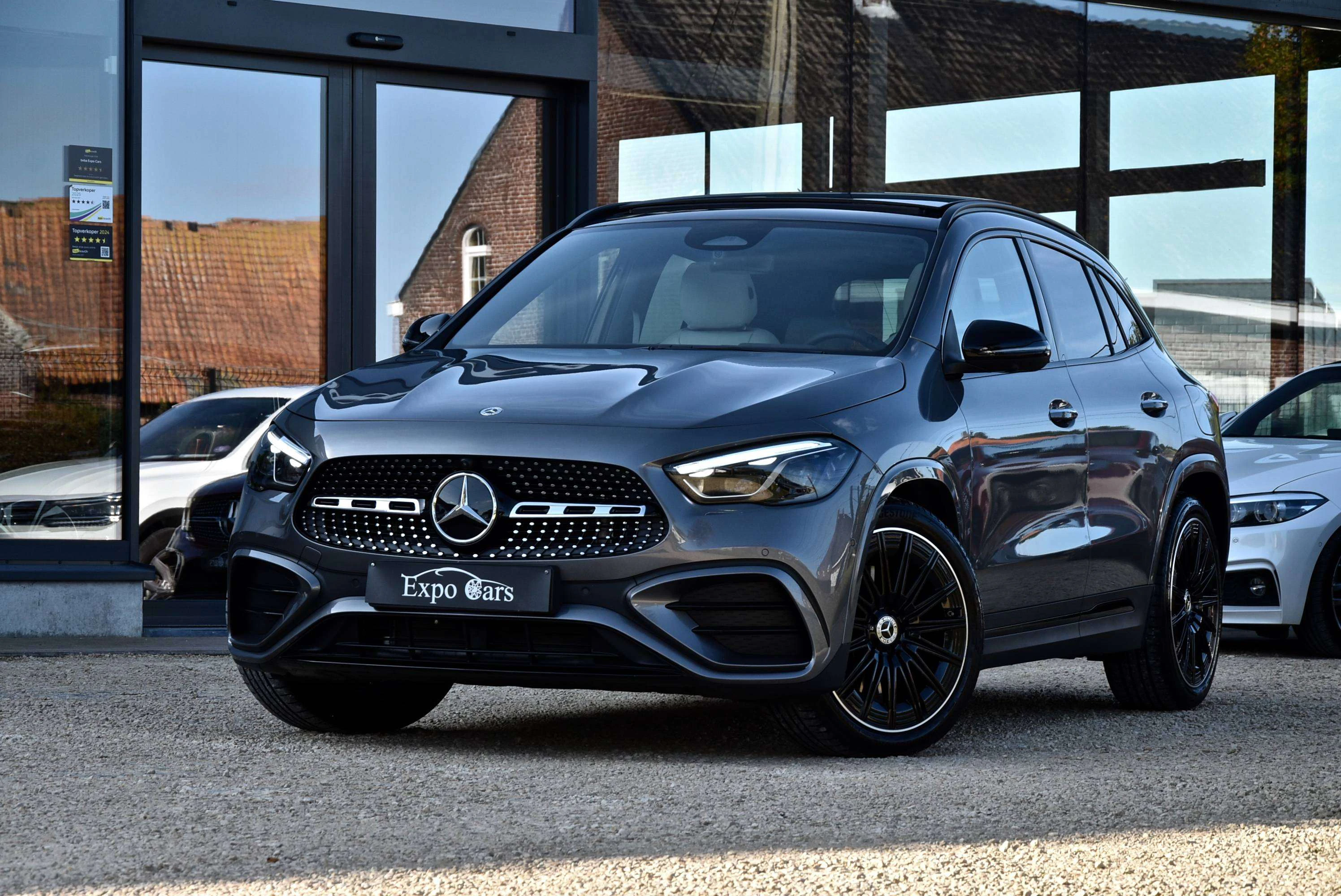 Mercedes-Benz GLA 250 4-Matic AMG Line chez Expo Cars