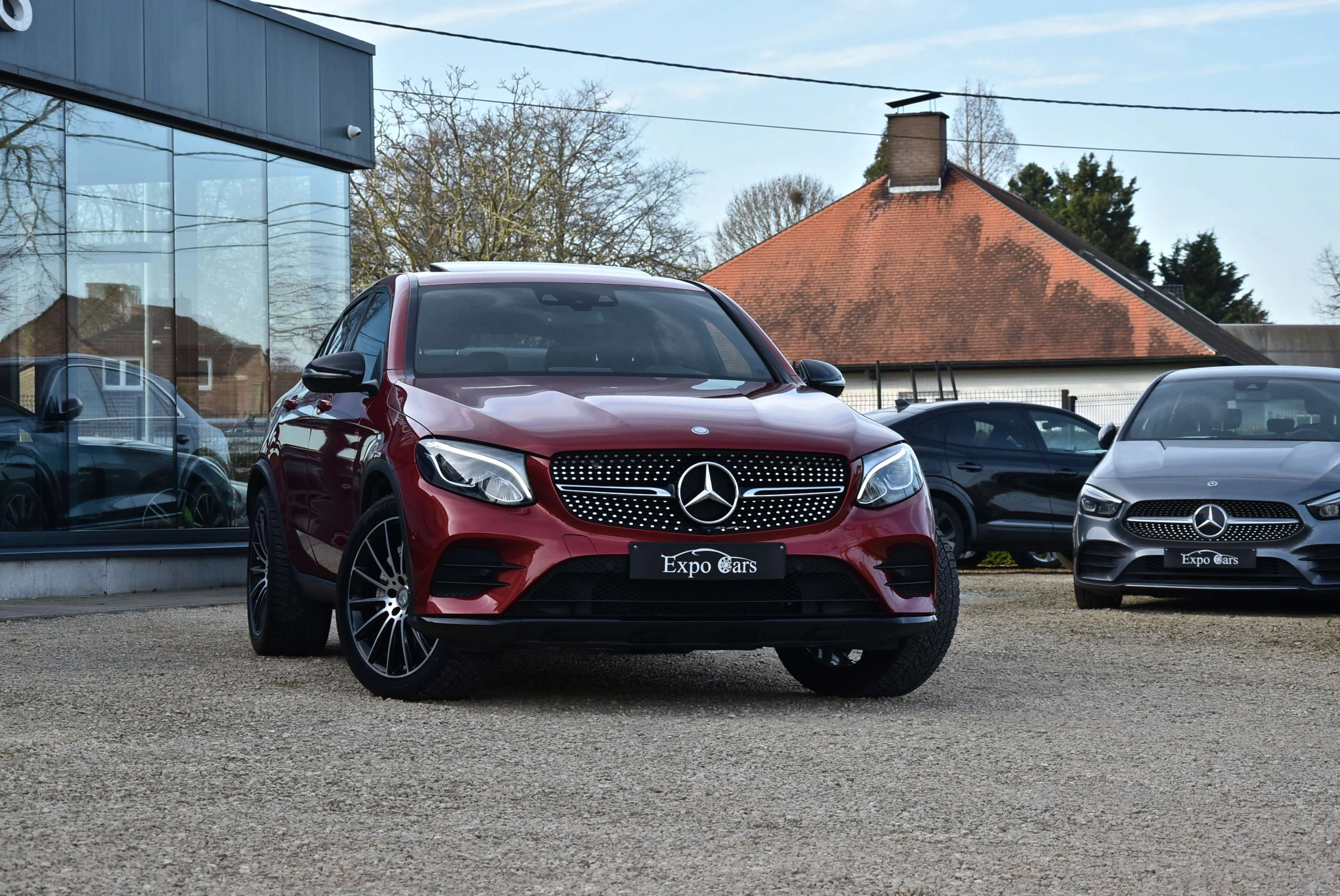 Mercedes-Benz Coupé 4-Matic*AMG LINE*OPEN ROOF*CAMERA*BURMESTER* at Expo Cars
