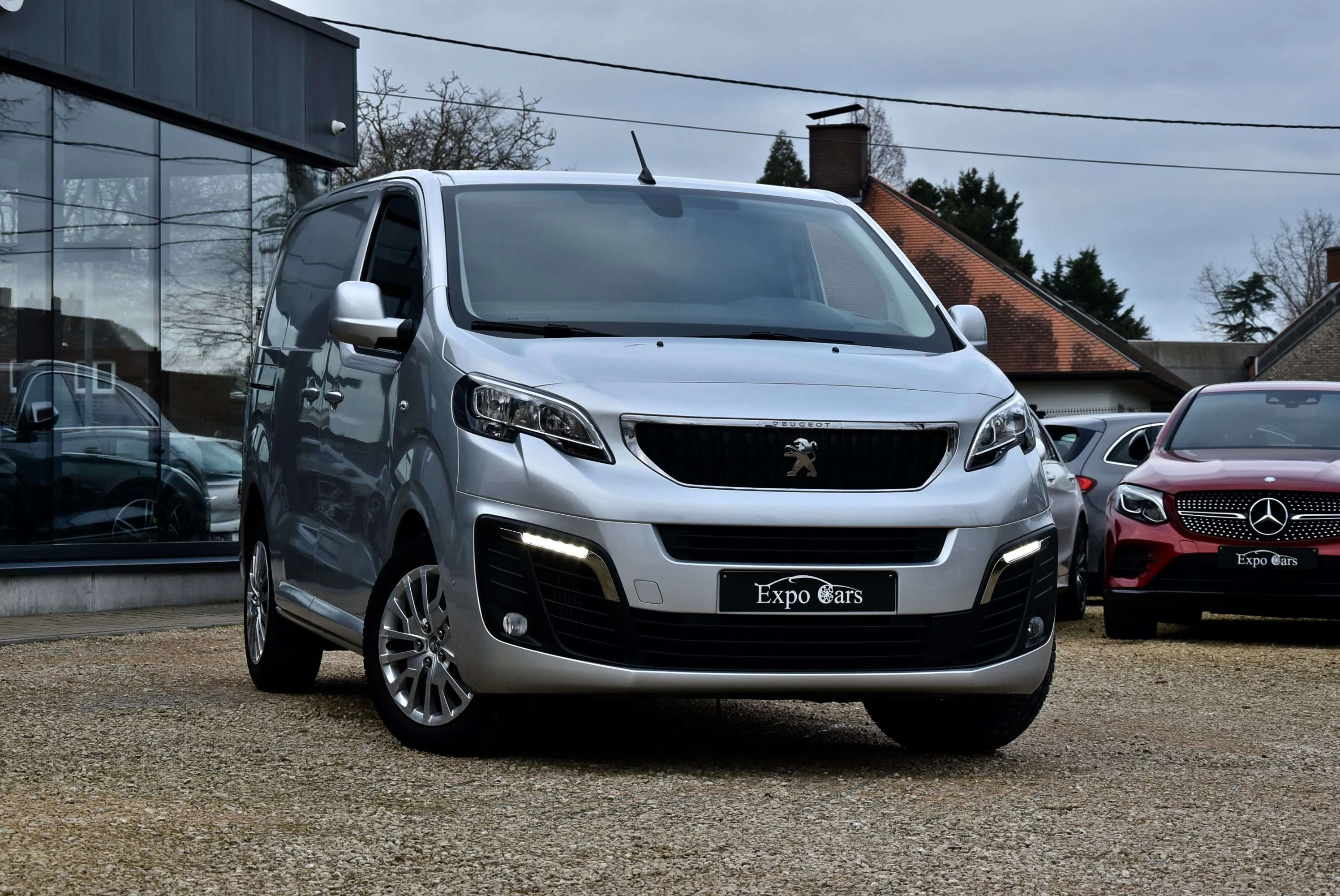 Peugeot L1H1 Edition*CRUISE*TREKHAAK*CARPLAY*PDC* bij Expo Cars