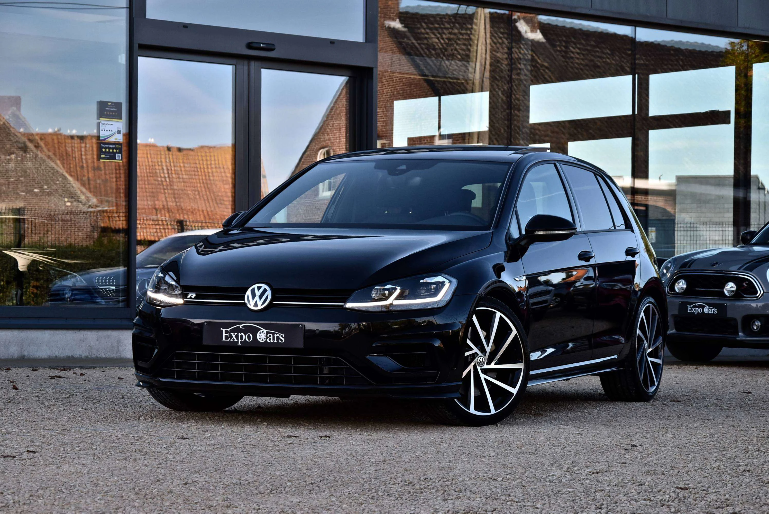Volkswagen Golf R 2.0 TSI BMT 4Motion DSG bij Expo Cars