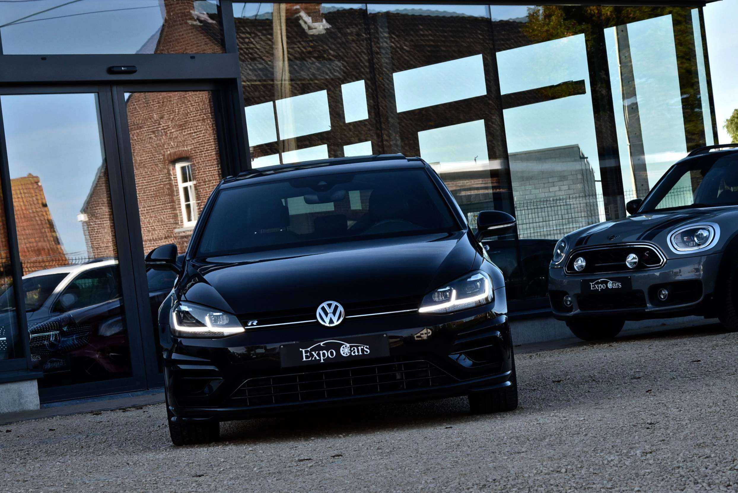 Volkswagen Golf R 2.0 TSI BMT 4Motion DSG bij Expo Cars