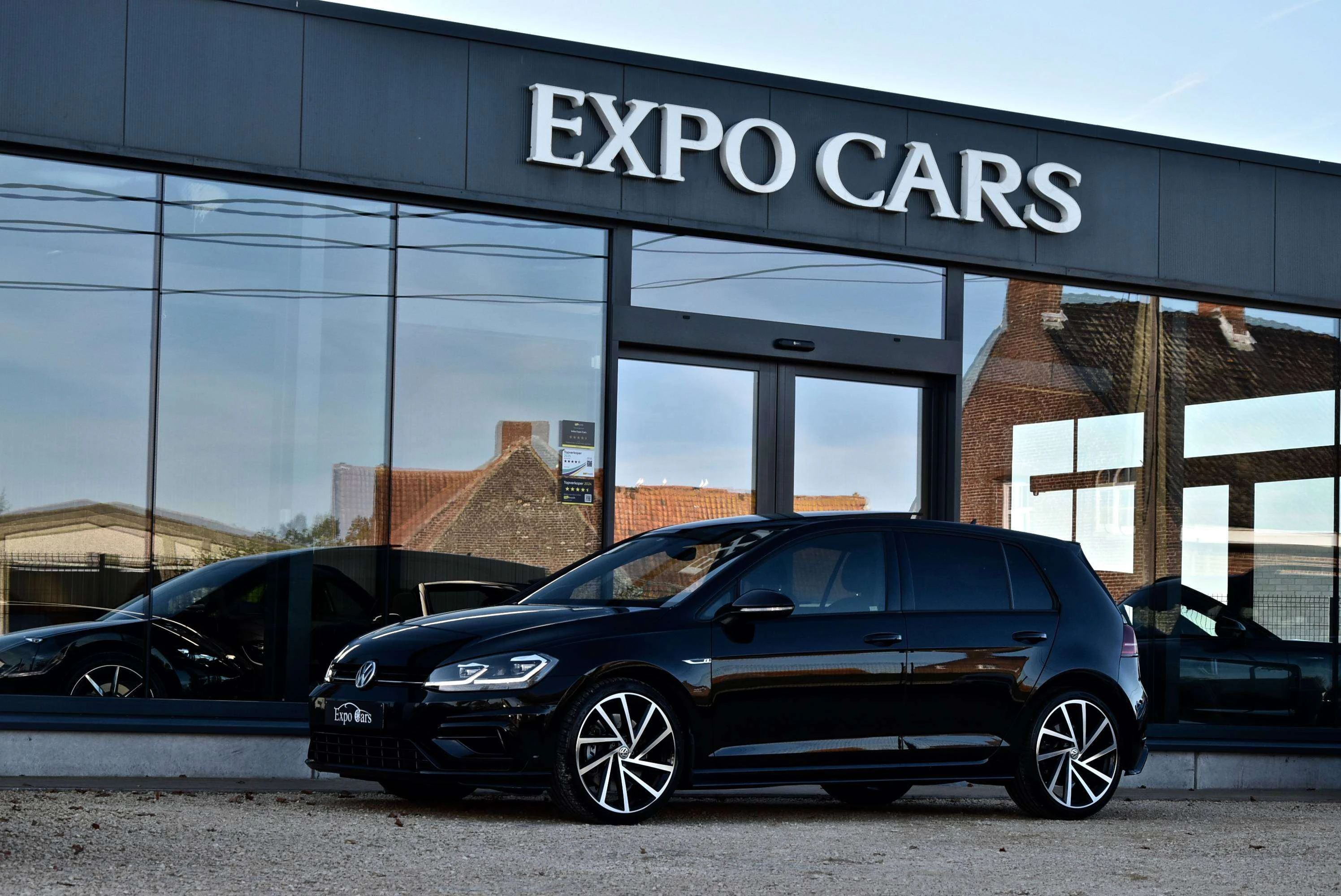 Volkswagen Golf R 2.0 TSI BMT 4Motion DSG bij Expo Cars