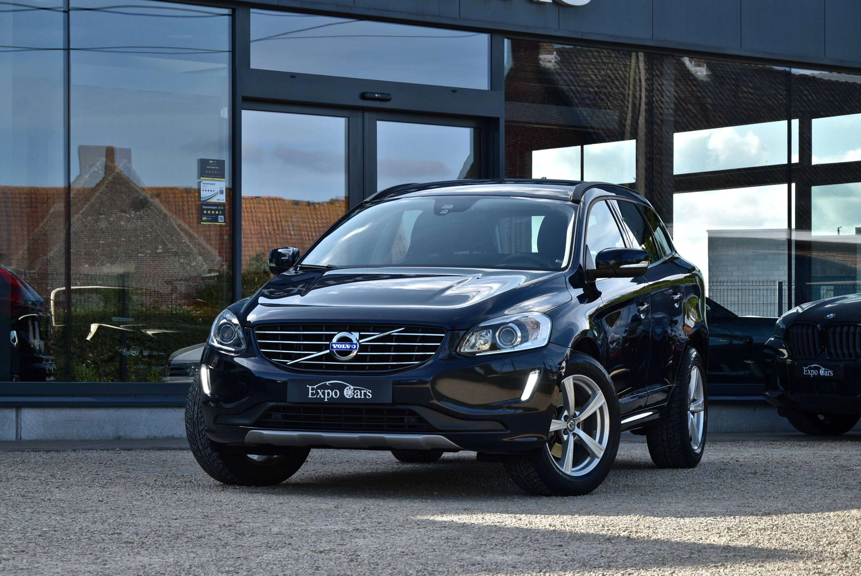 Volvo XC60 2.0 D3 Momentum Geartronic*EU6*GPS*PDC*VW SEATS*TREKHAAK*XENON* at Expo Cars