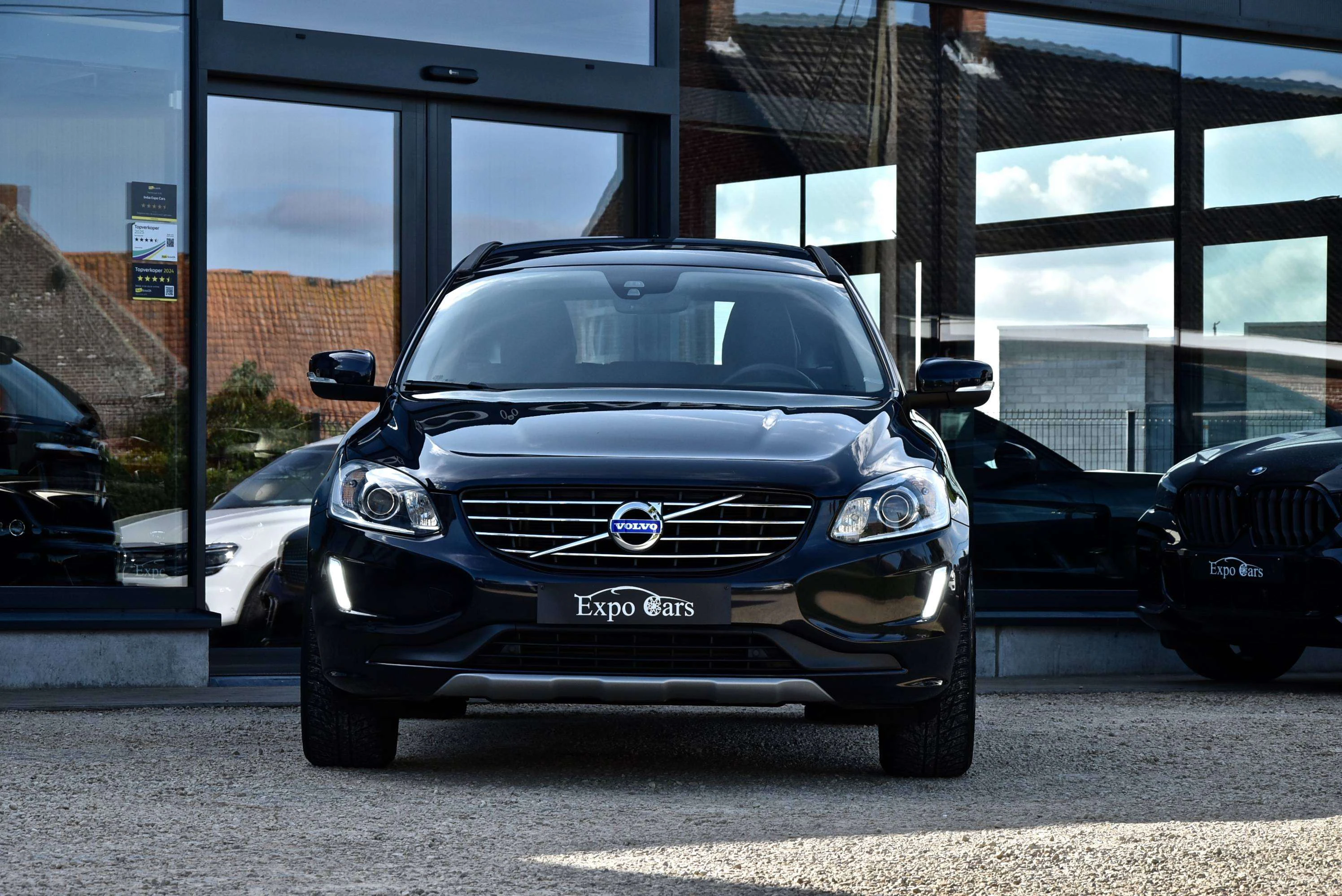 Volvo XC60 2.0 D3 Momentum Geartronic*EU6*GPS*PDC*VW SEATS*TREKHAAK*XENON* at Expo Cars