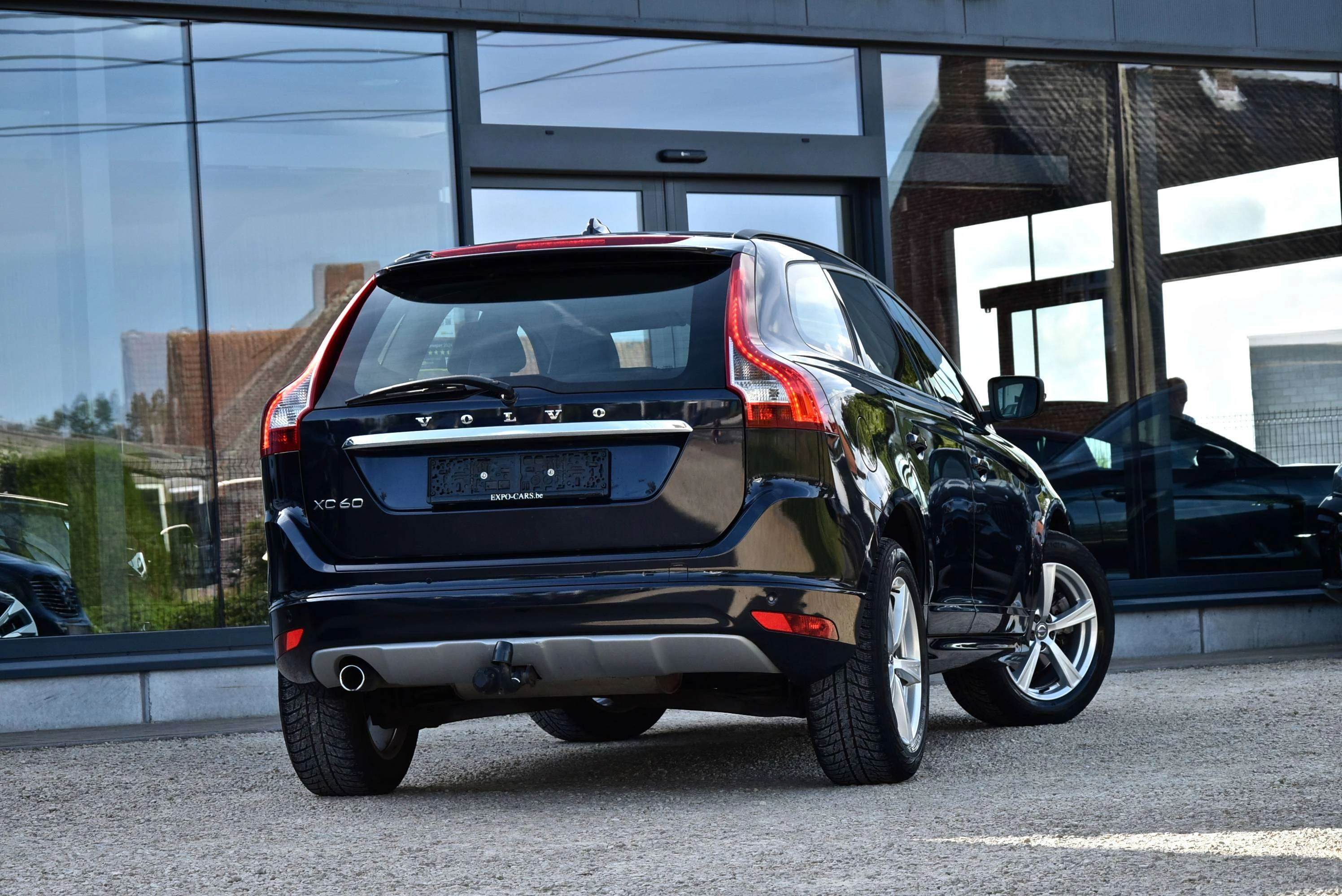 Volvo XC60 2.0 D3 Momentum Geartronic*EU6*GPS*PDC*VW SIÈGES*TREKHAAK*XENON* chez Expo Cars